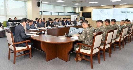 The Ministry of National Defense conducts military training by writing a reflection paper instead of a bulletin board.