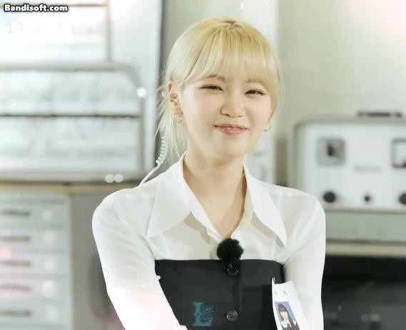 [Le Seraphim] Cute nose wrinkling smile Kim Chae-won (4)