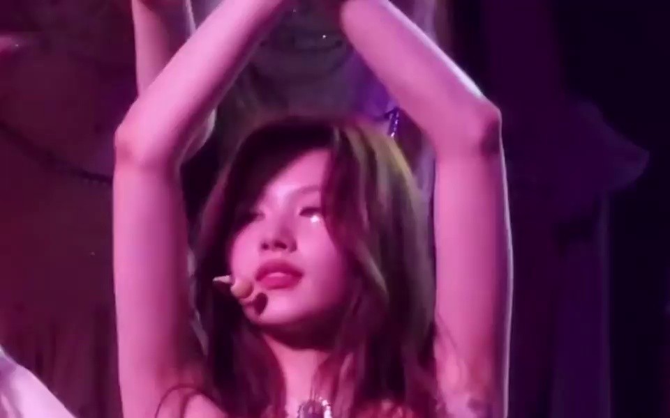 Twice Sana's one-piece skirt that turns with both arms raised, buttocks that move