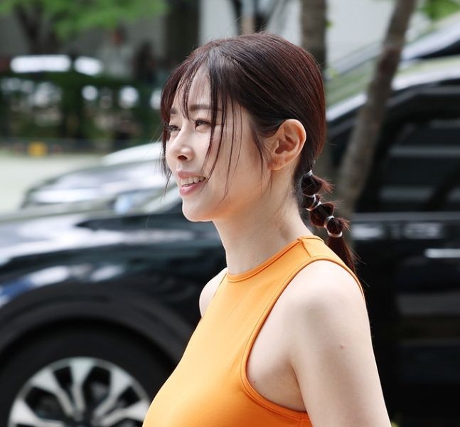 Seo Dong-ju's invisible volume and close-fitting orange Dongtan microscopic look