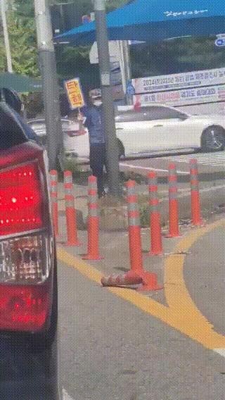 Brave man on his way to work in Ansan City